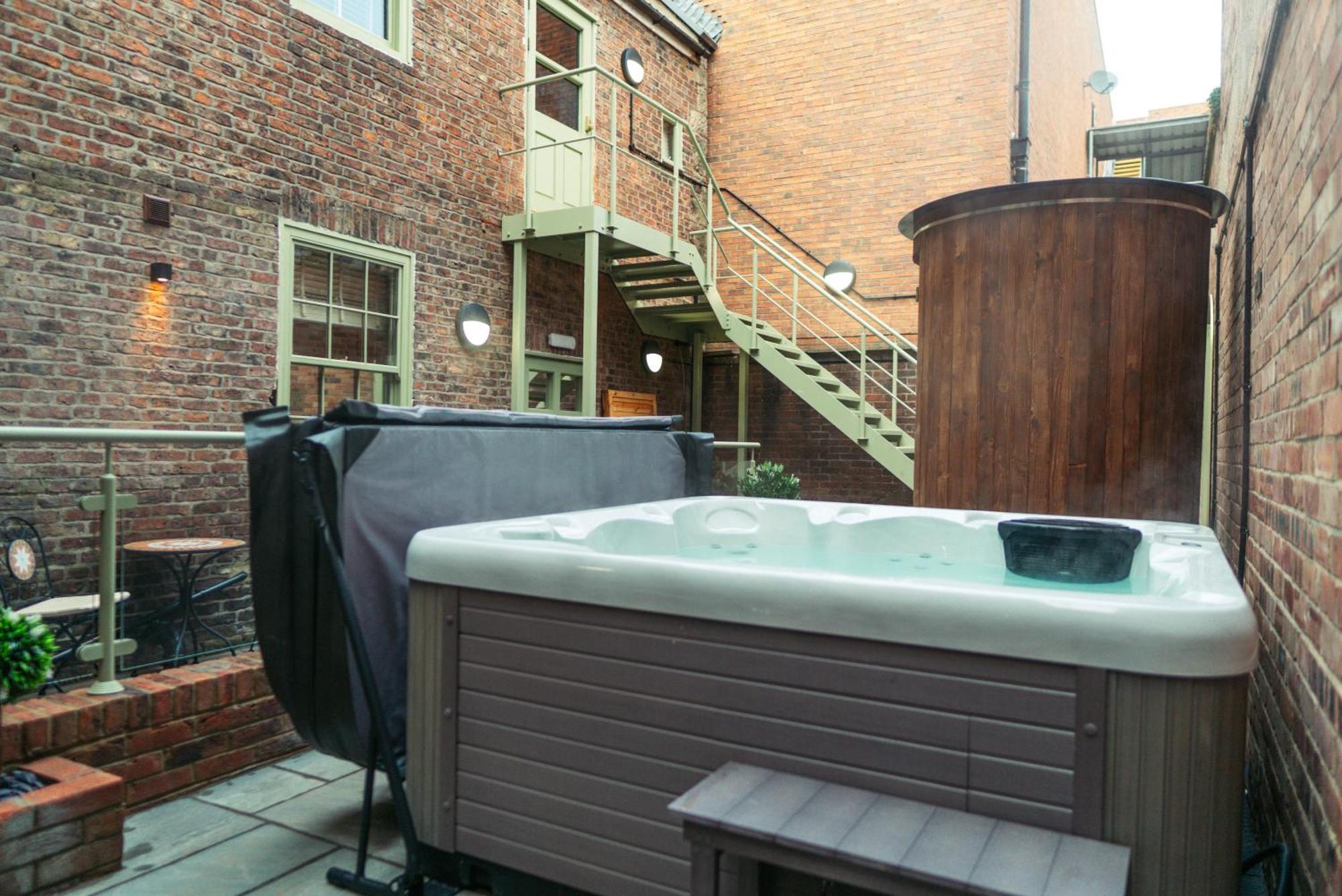 Magistrates Penthouse Suite - Town Centre Apartments With Spa Morpeth Exteriér fotografie